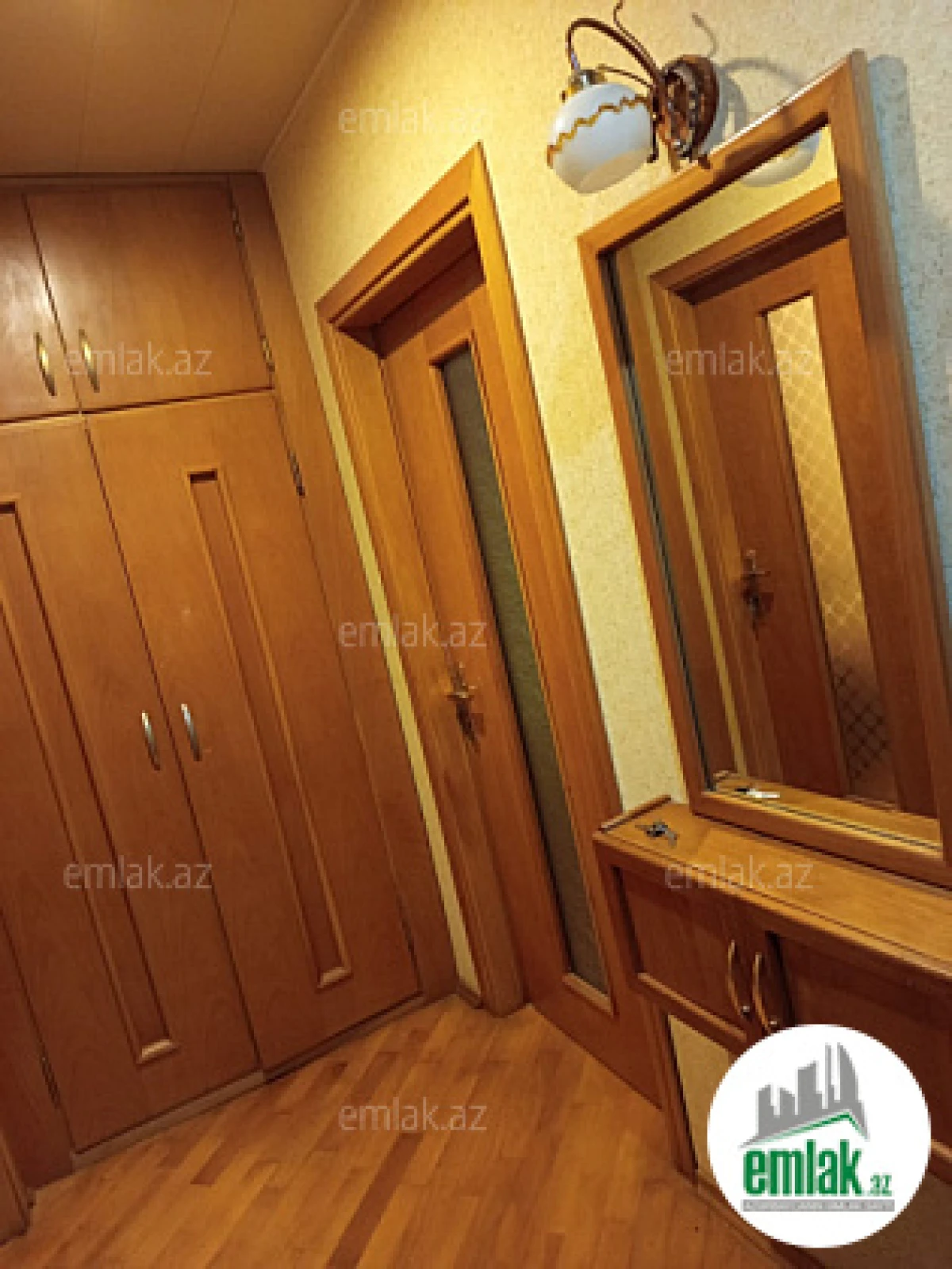 Satılır 2 otaqlı köhnə tikili 65 m²