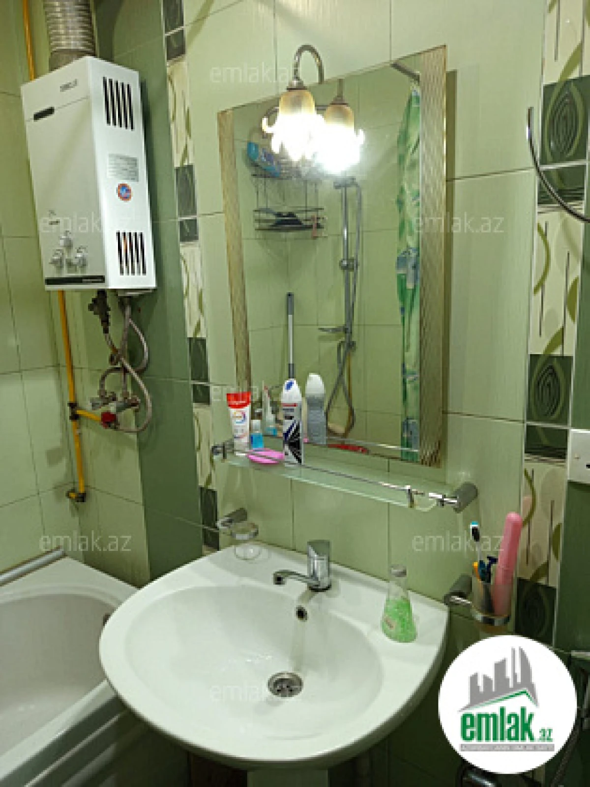 Satılır 2 otaqlı köhnə tikili 65 m²