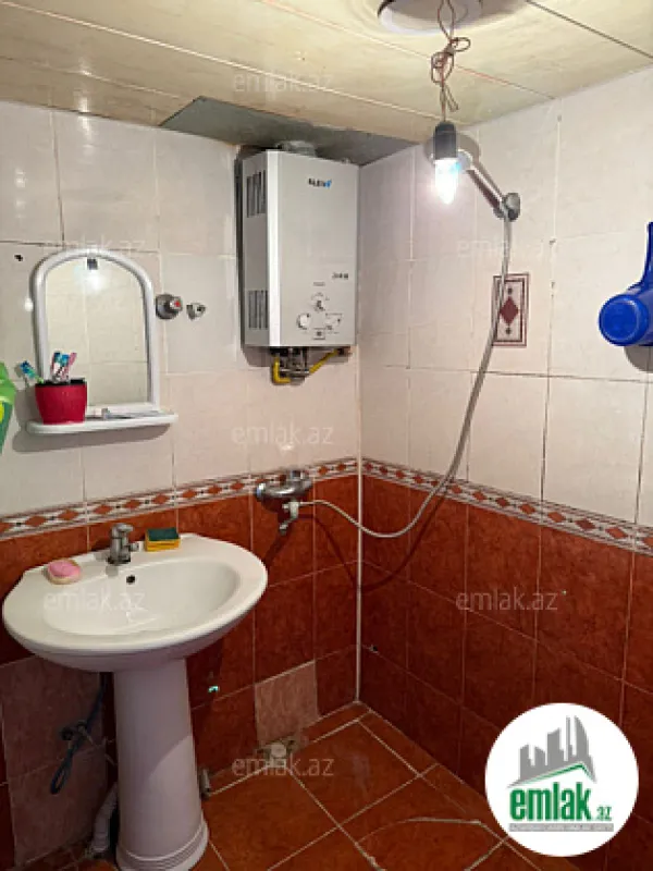 Satılır 2 otaqlı köhnə tikili 55 m²