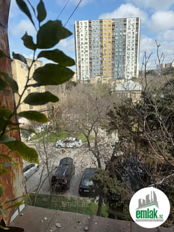 Satılır 2 otaqlı köhnə tikili 55 m²