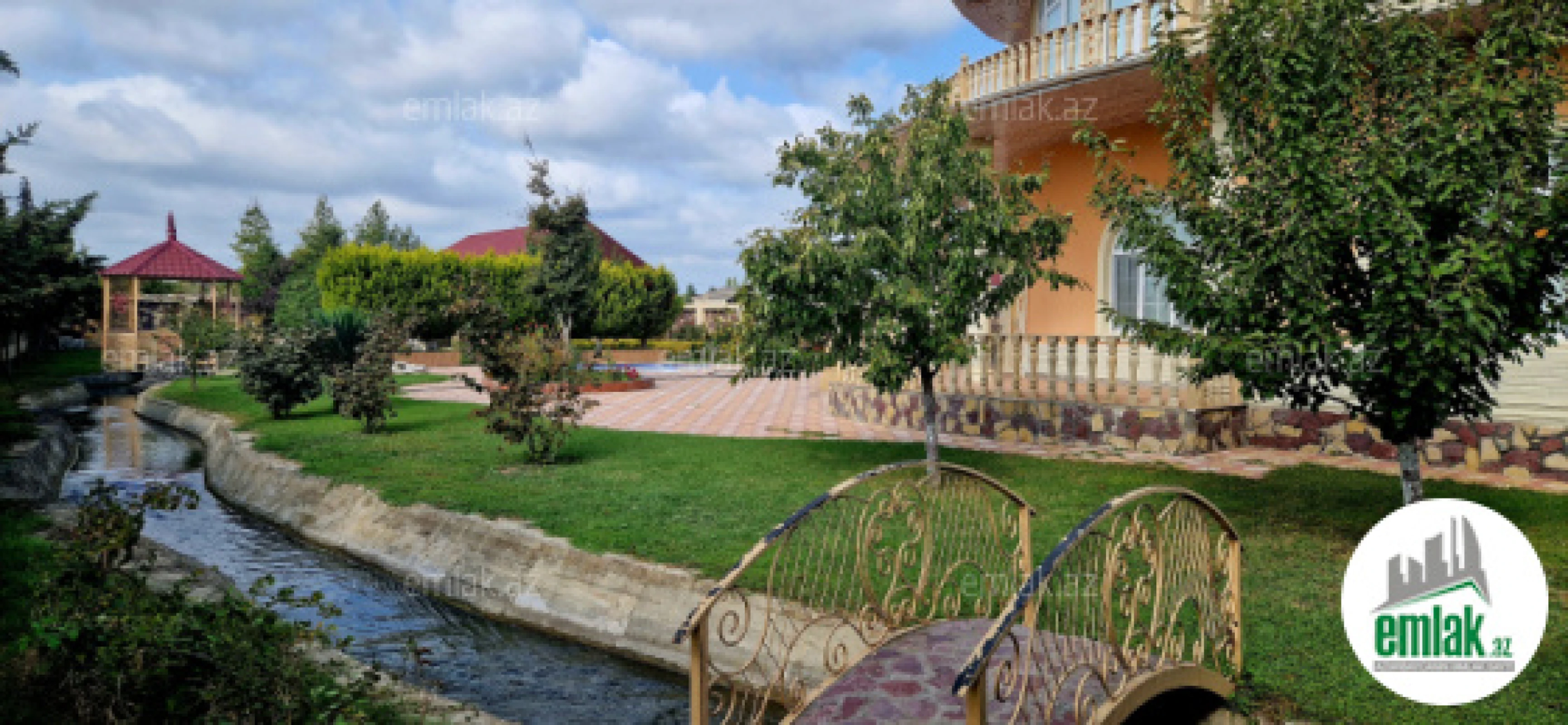 Satılır 8 otaqlı mənzil 500 m²