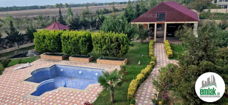 Satılır 8 otaqlı mənzil 500 m²