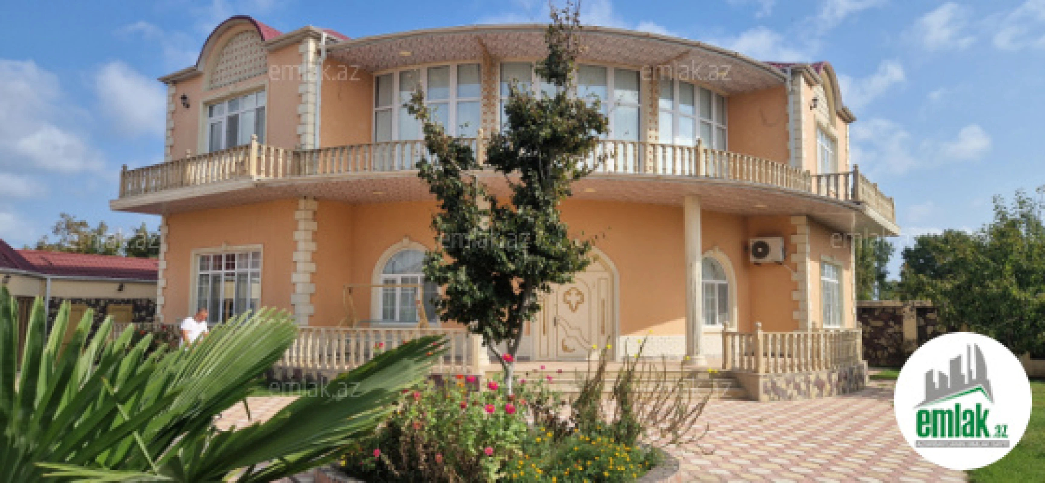 Satılır 8 otaqlı mənzil 500 m²