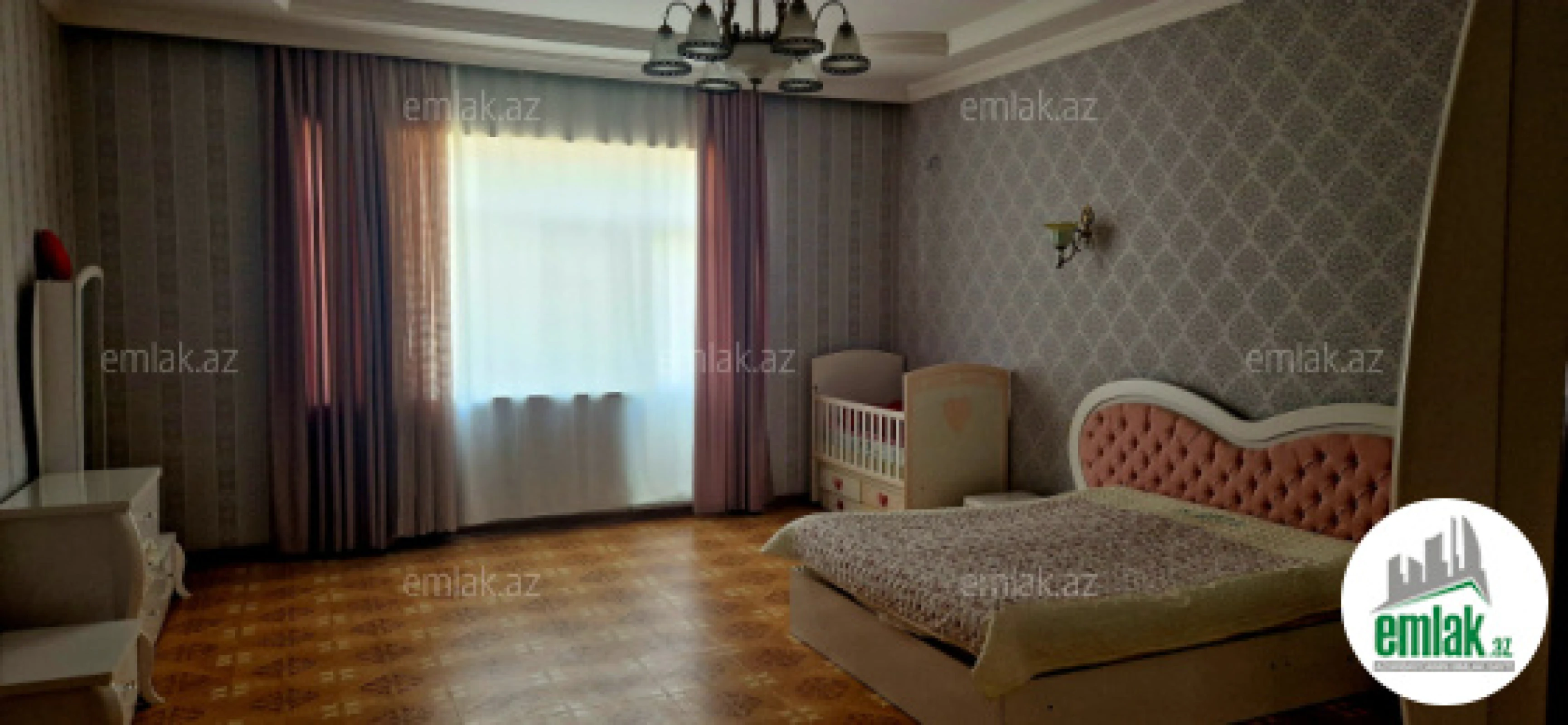 Satılır 8 otaqlı mənzil 500 m²