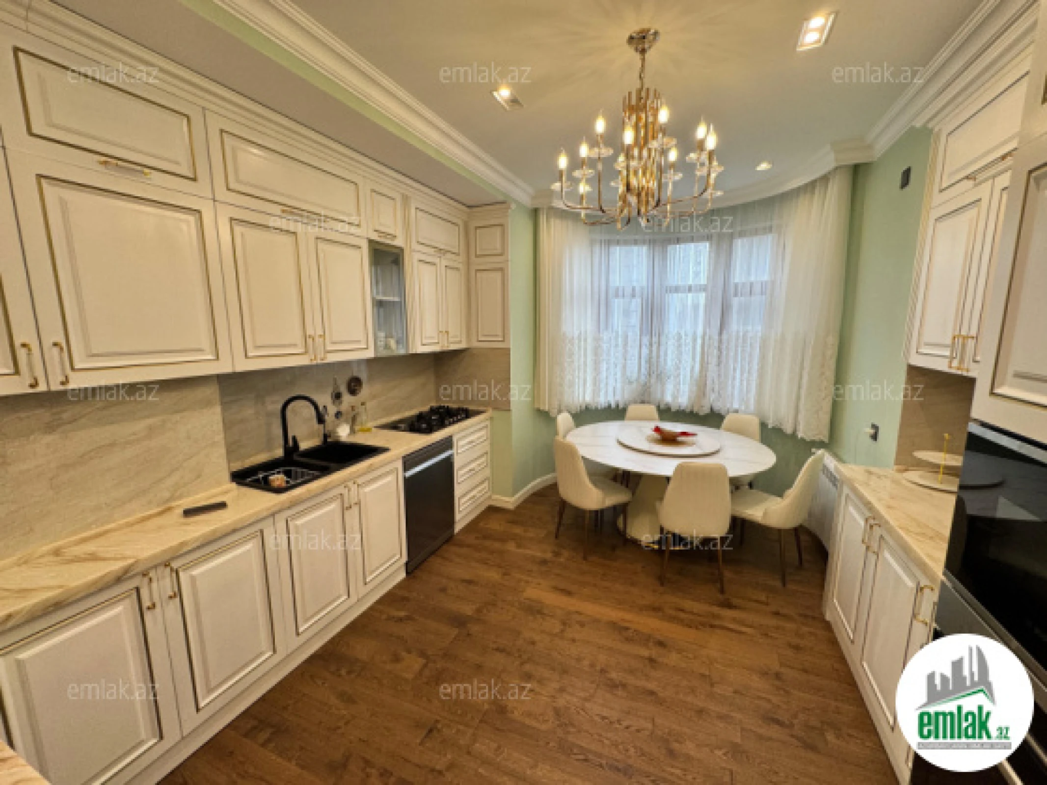 Satılır 4 otaqlı yeni tikili 160 m²