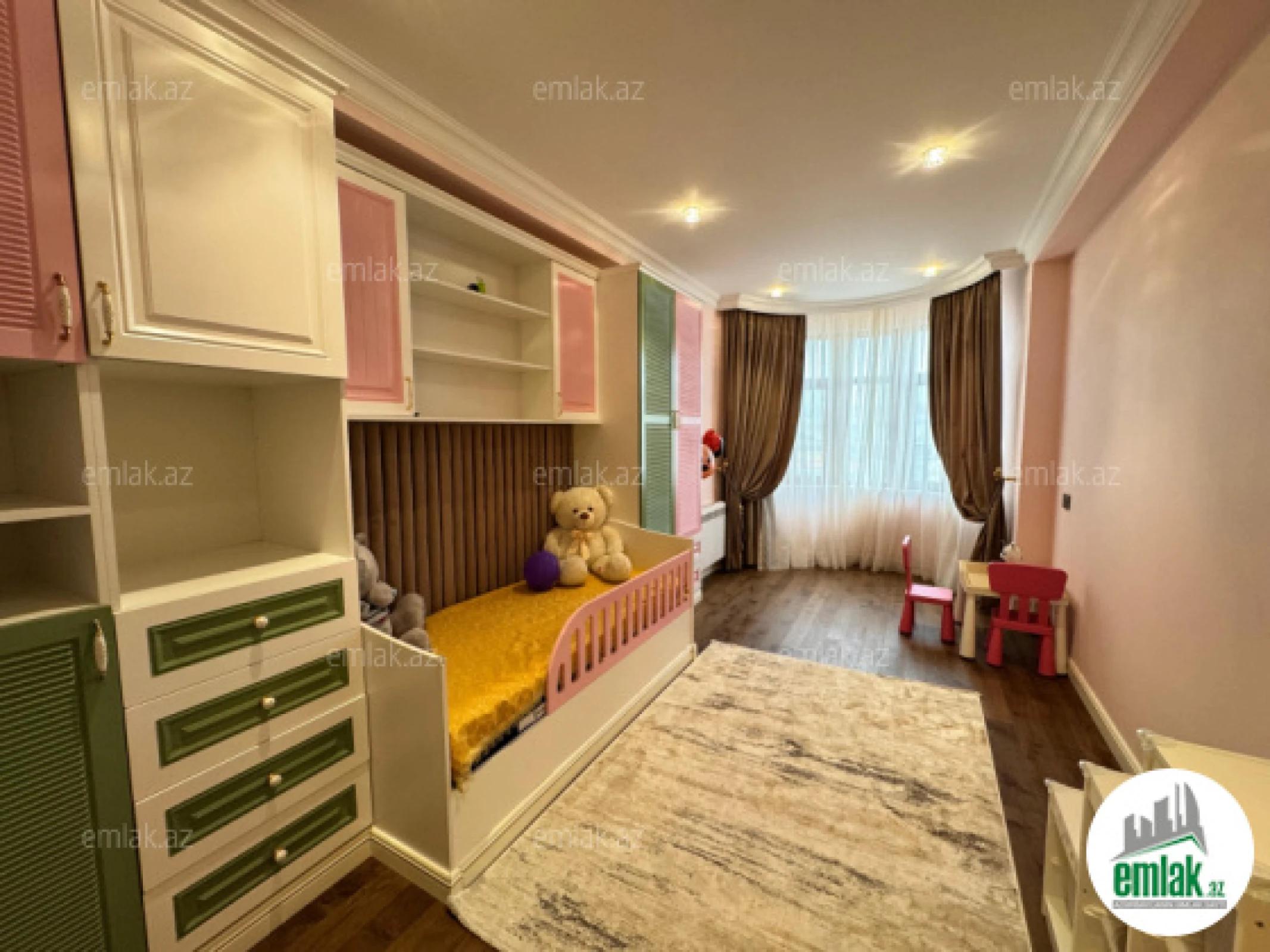 Satılır 4 otaqlı yeni tikili 160 m²