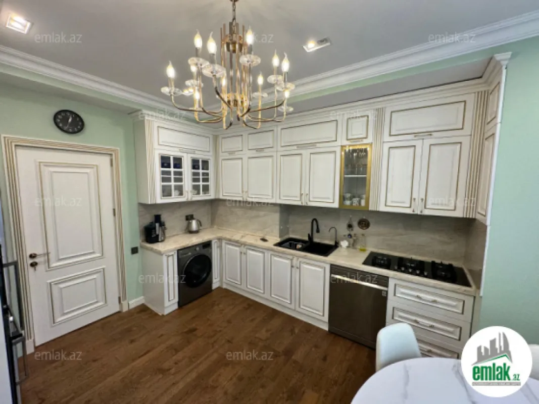 Satılır 4 otaqlı yeni tikili 160 m²