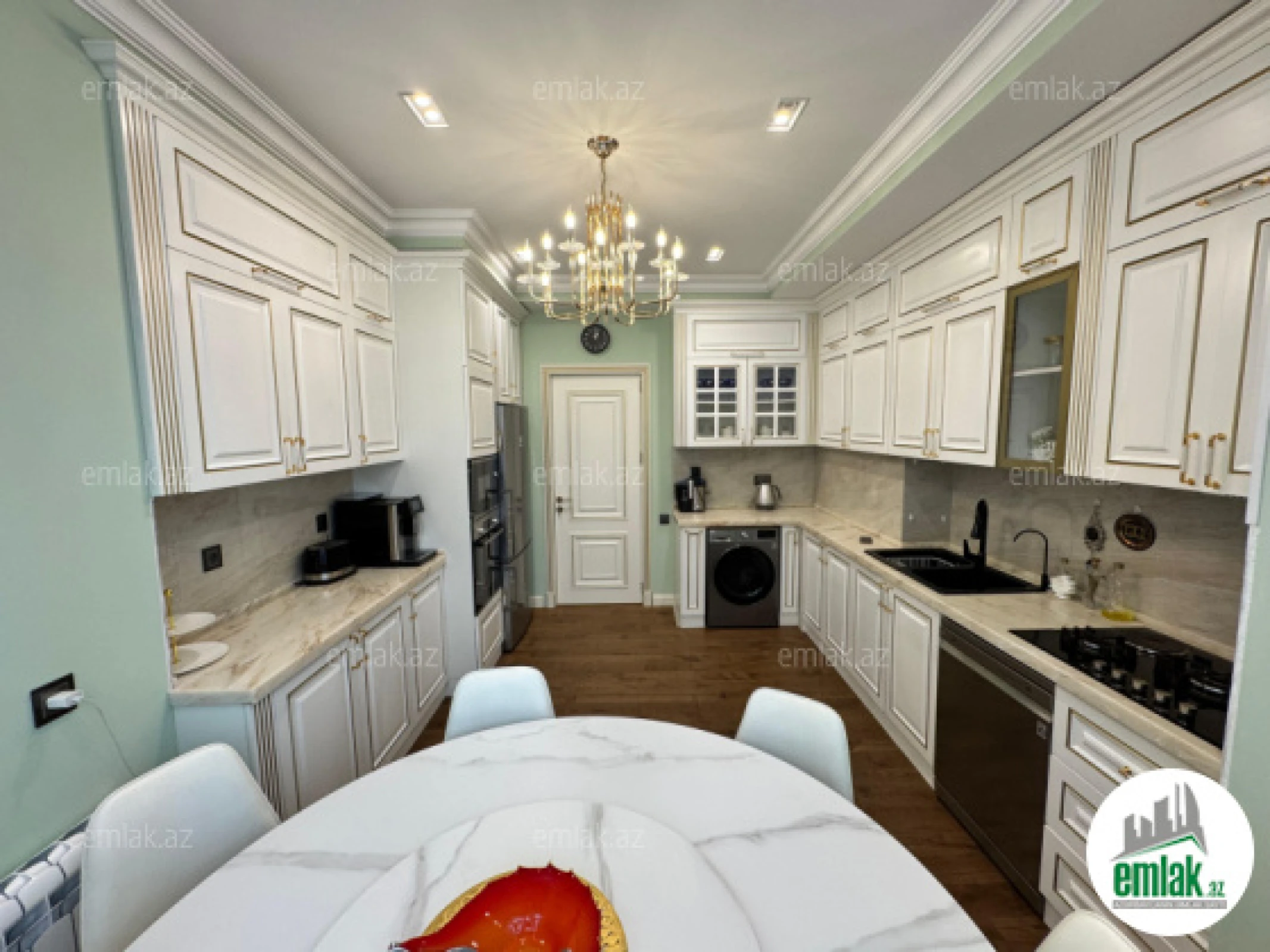 Satılır 4 otaqlı yeni tikili 160 m²