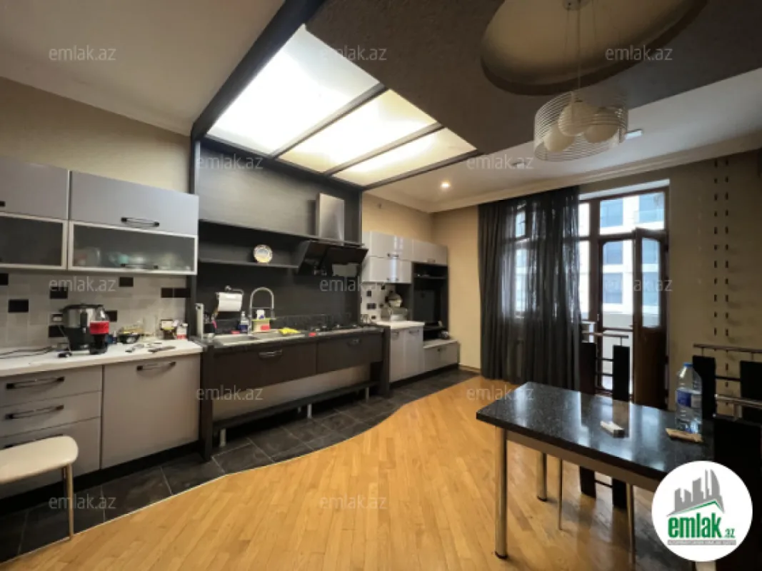 Satılır 4 otaqlı yeni tikili 223 m²