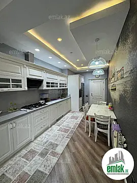Satılır 4 otaqlı yeni tikili 180 m²