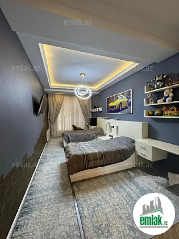 Satılır 4 otaqlı yeni tikili 180 m²