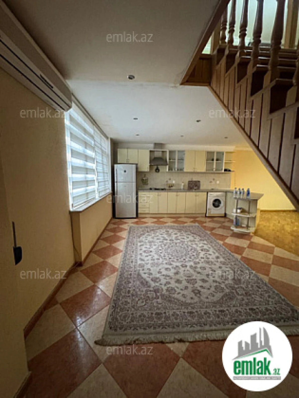 Satılır 2 otaqlı köhnə tikili 100 m²