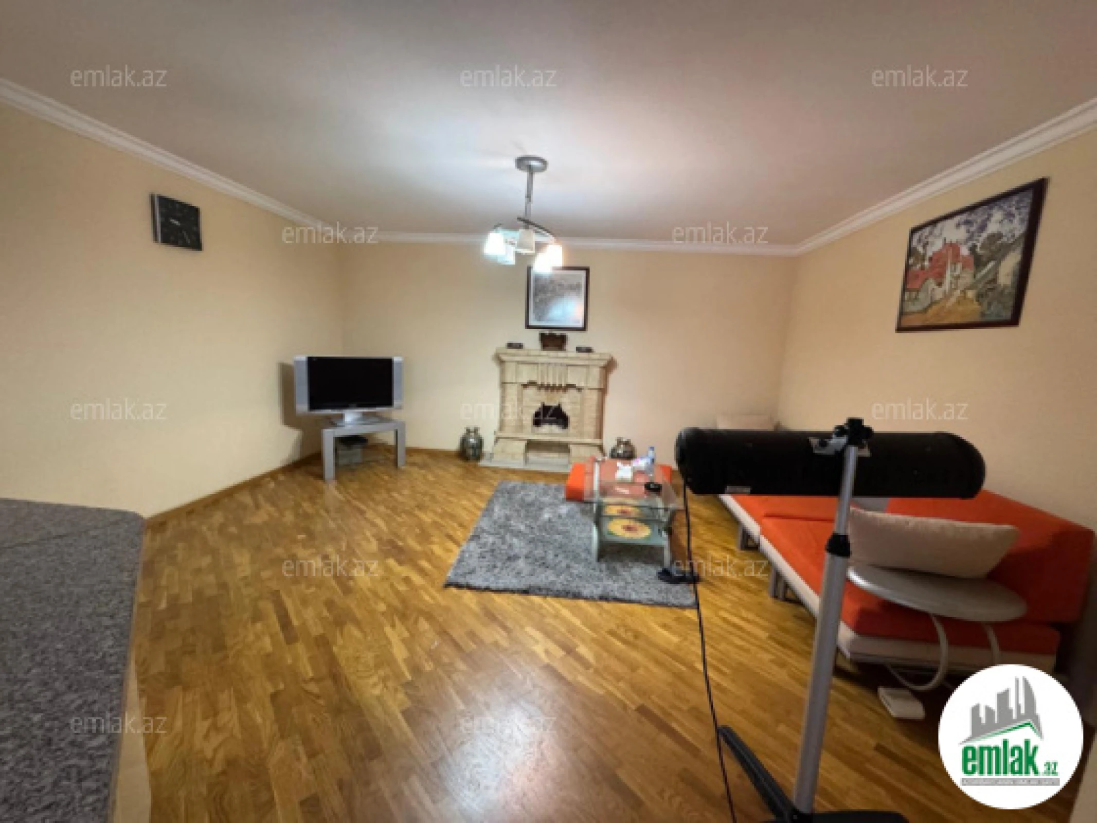 Satılır 2 otaqlı köhnə tikili 100 m²