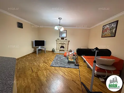 Satılır 2 otaqlı köhnə tikili 100 m²