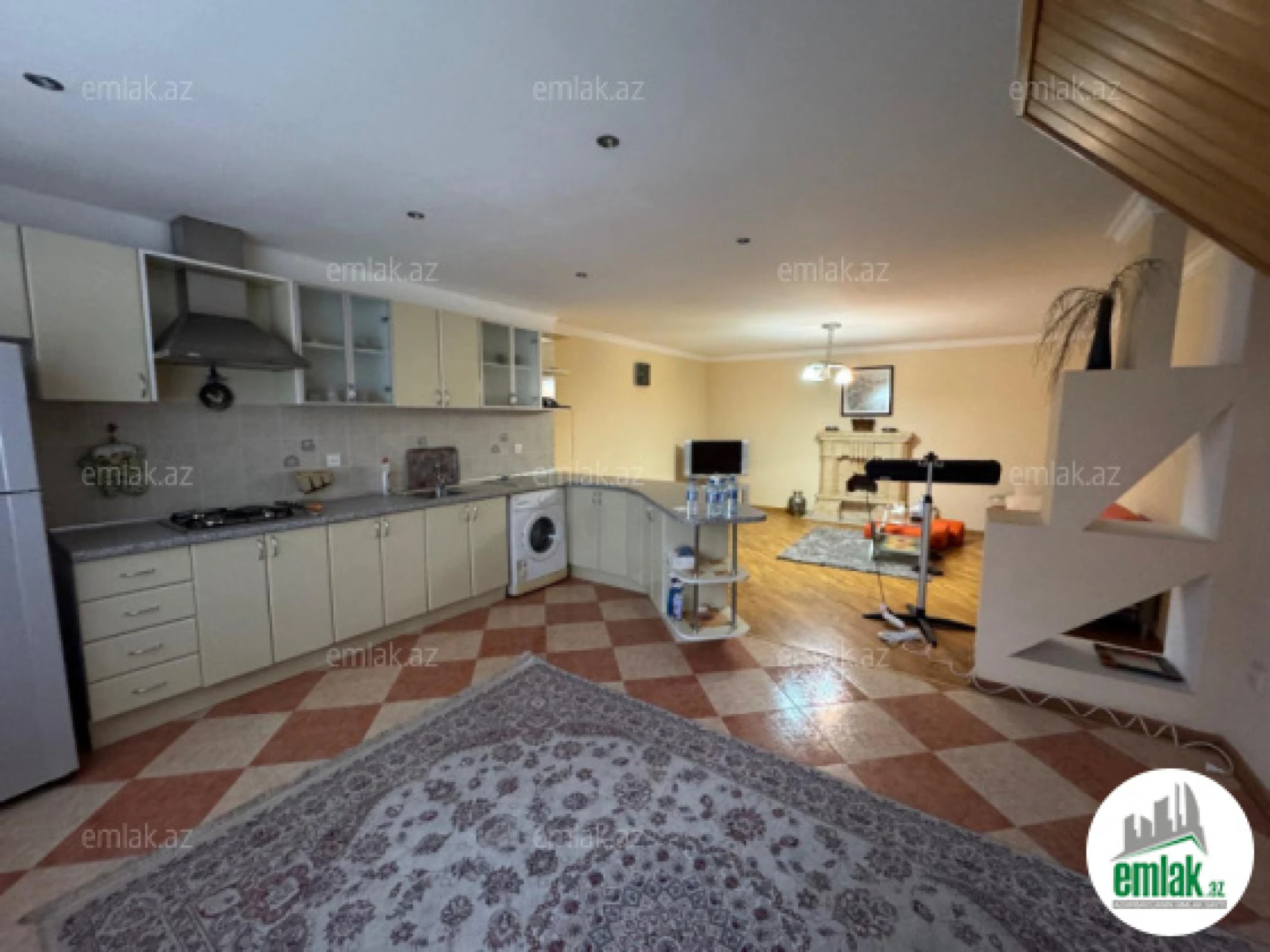 Satılır 2 otaqlı köhnə tikili 100 m²