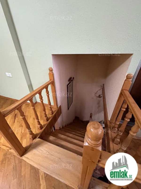 Satılır 2 otaqlı köhnə tikili 100 m²