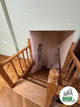 Satılır 2 otaqlı köhnə tikili 100 m²