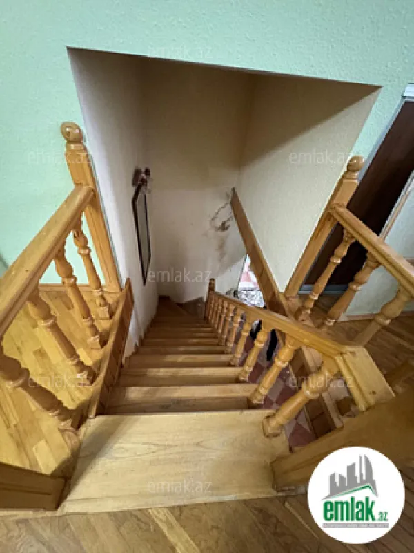 Satılır 2 otaqlı köhnə tikili 100 m²