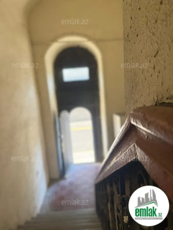 Satılır 2 otaqlı köhnə tikili 100 m²