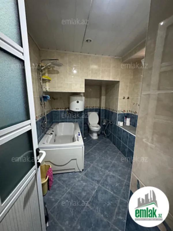 Satılır 2 otaqlı köhnə tikili 100 m²