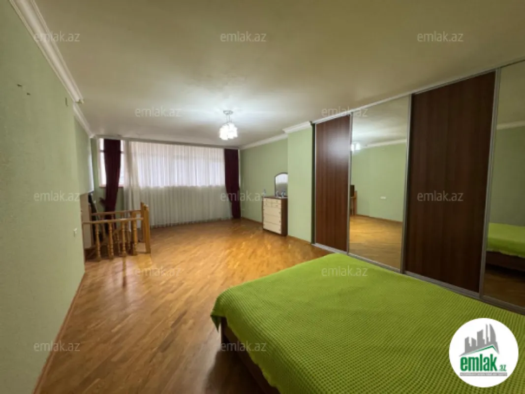 Satılır 2 otaqlı köhnə tikili 100 m²