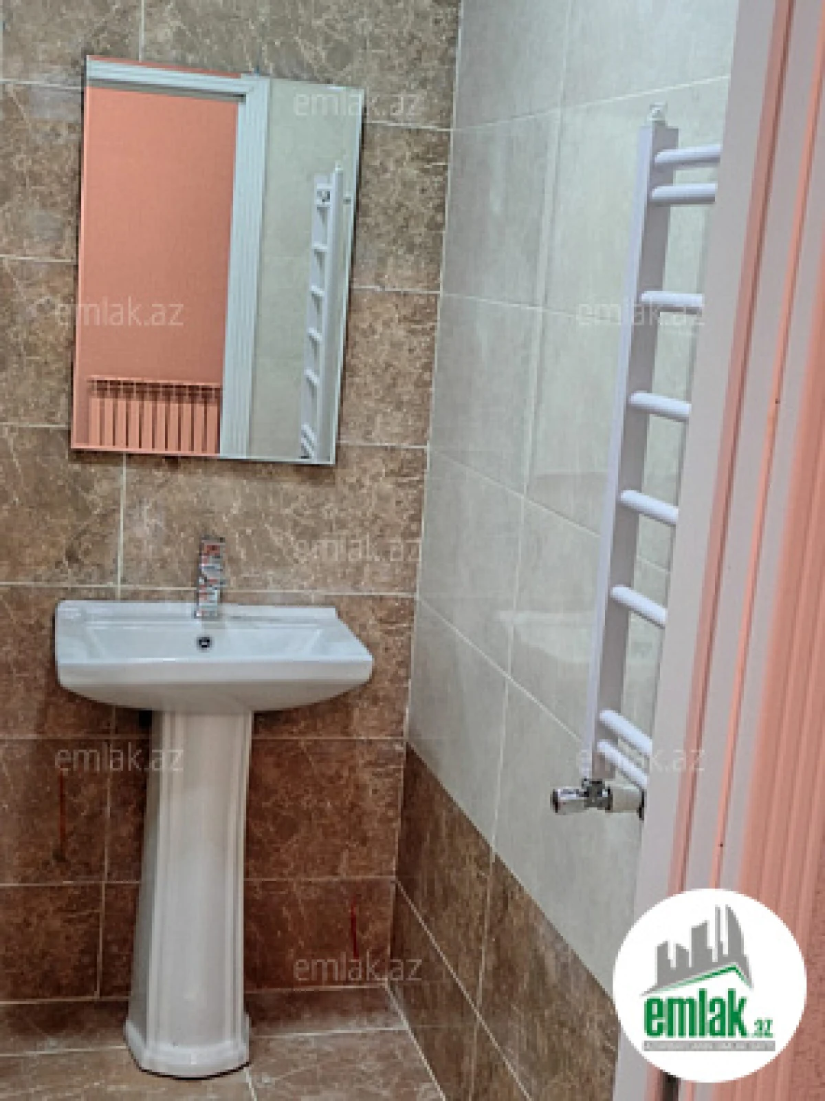 Satılır 2 otaqlı yeni tikili 64 m²