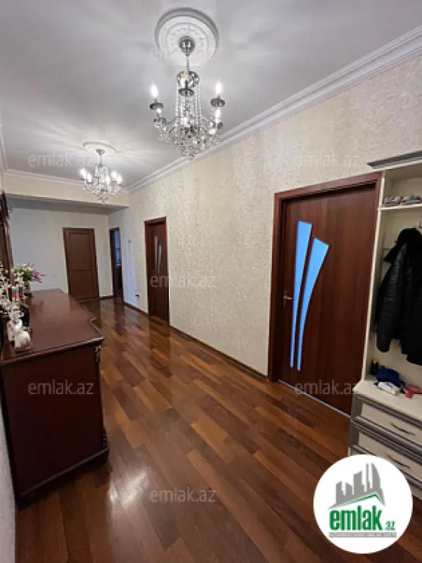 Satılır 3 otaqlı yeni tikili 130 m²