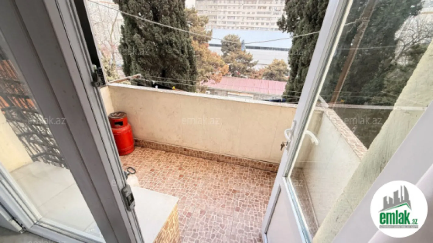 Satılır 4 otaqlı köhnə tikili 90 m²