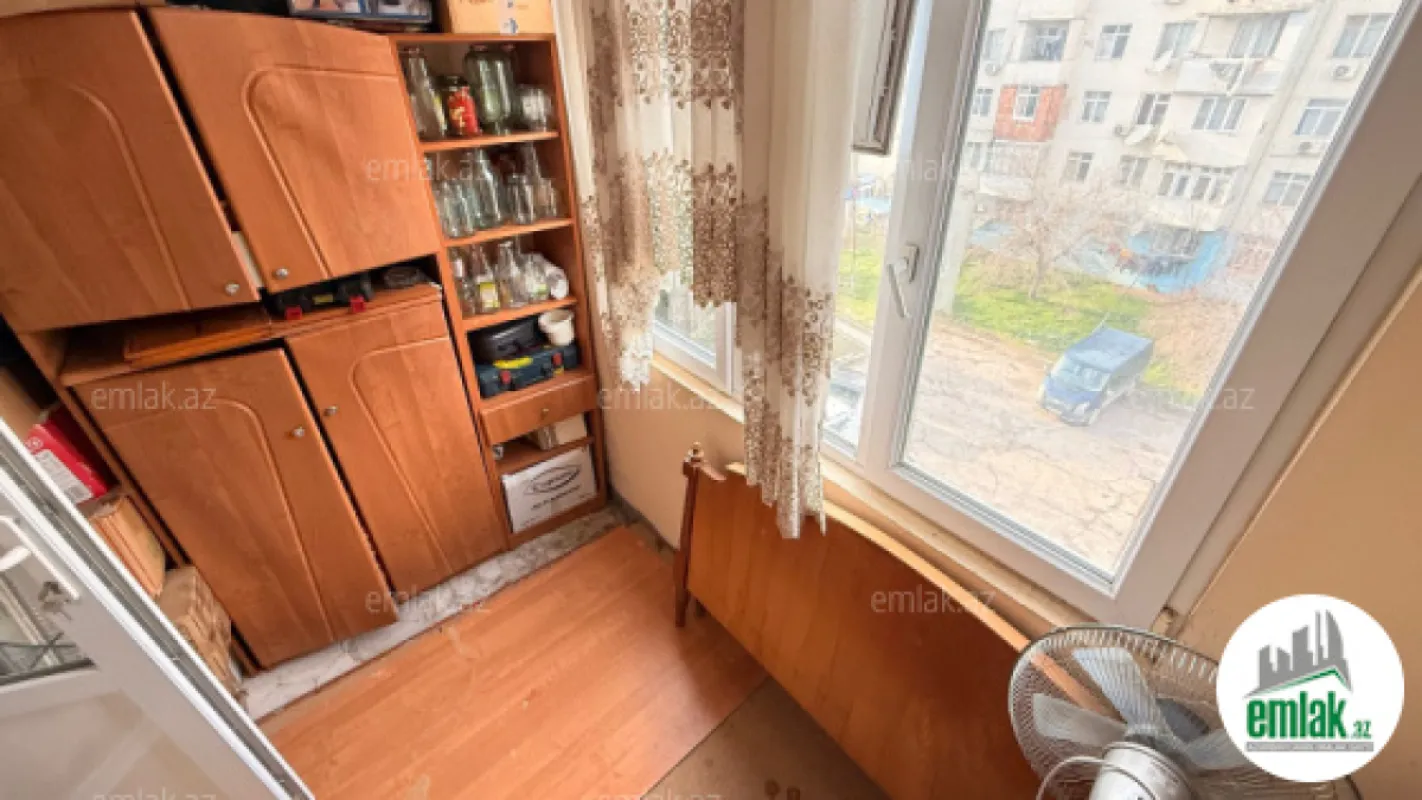 Satılır 4 otaqlı köhnə tikili 90 m²