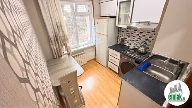 Satılır 4 otaqlı köhnə tikili 90 m²