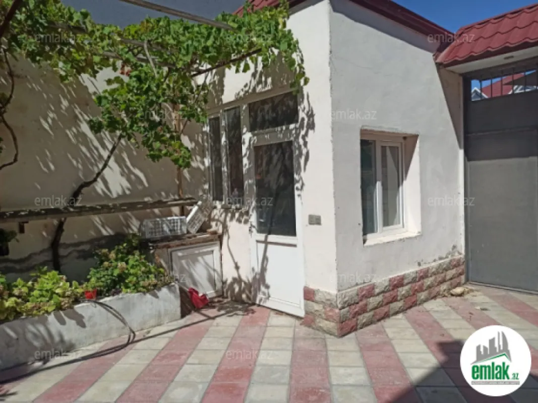 Satılır 8 otaqlı həyət evi 300 m²