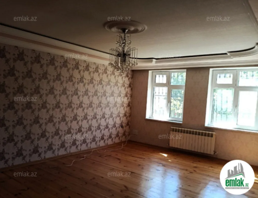 Satılır 8 otaqlı həyət evi 300 m²