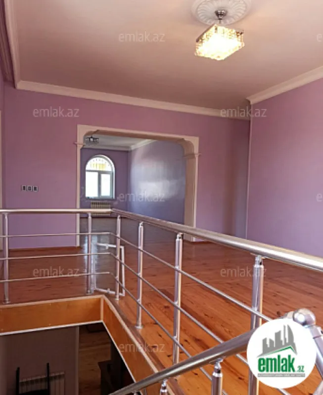 Satılır 8 otaqlı həyət evi 300 m²