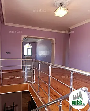 Satılır 8 otaqlı həyət evi 300 m²