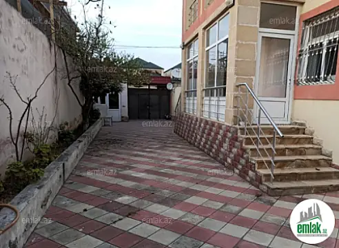 Satılır 8 otaqlı həyət evi 300 m²