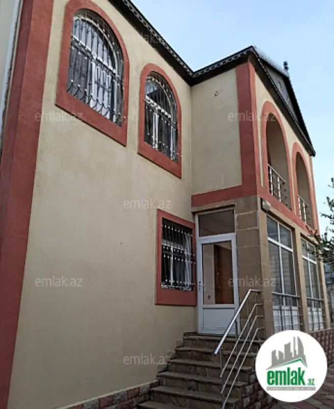 Satılır 8 otaqlı həyət evi 300 m²