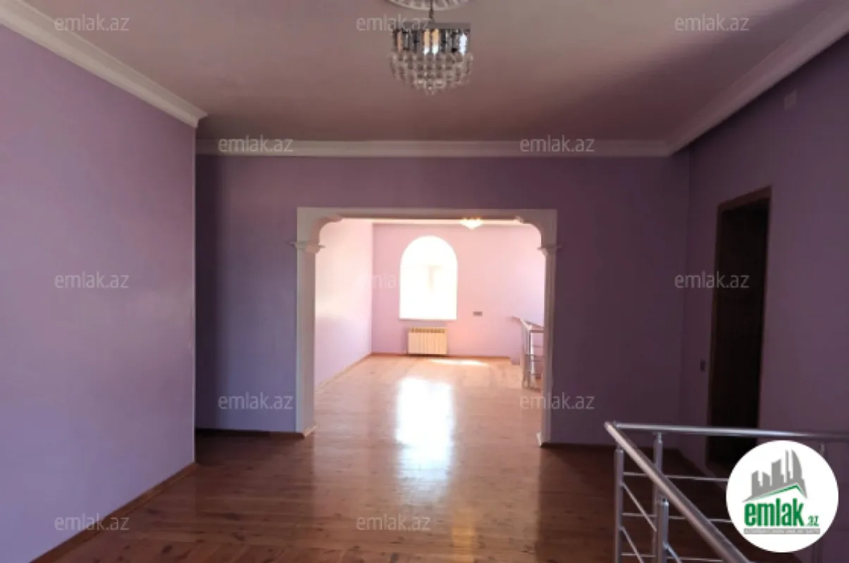 Satılır 8 otaqlı həyət evi 300 m²