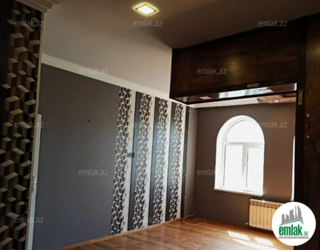 Satılır 8 otaqlı həyət evi 300 m²