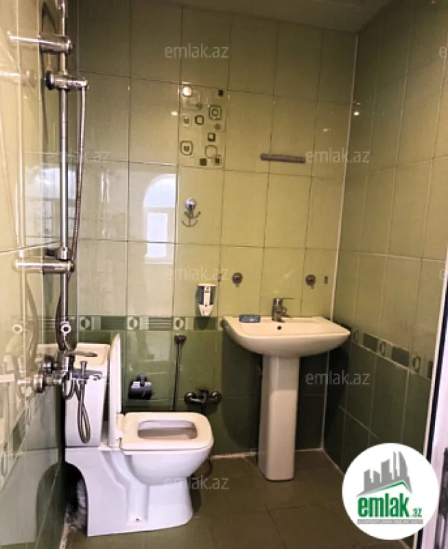 Satılır 8 otaqlı həyət evi 300 m²