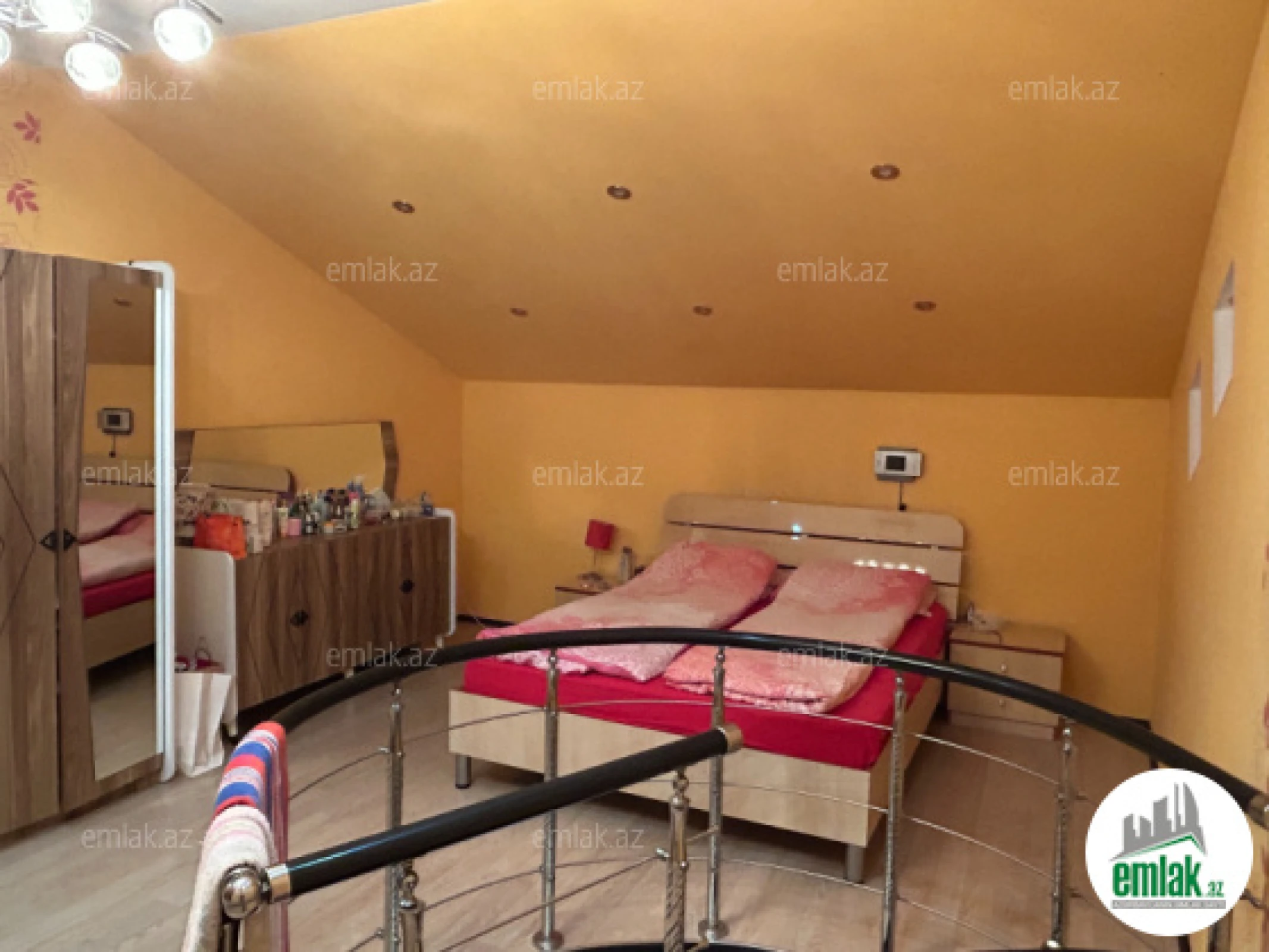 Satılır 2 otaqlı köhnə tikili 50 m²