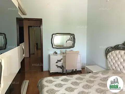 Satılır 10 otaqlı həyət evi 300 m²