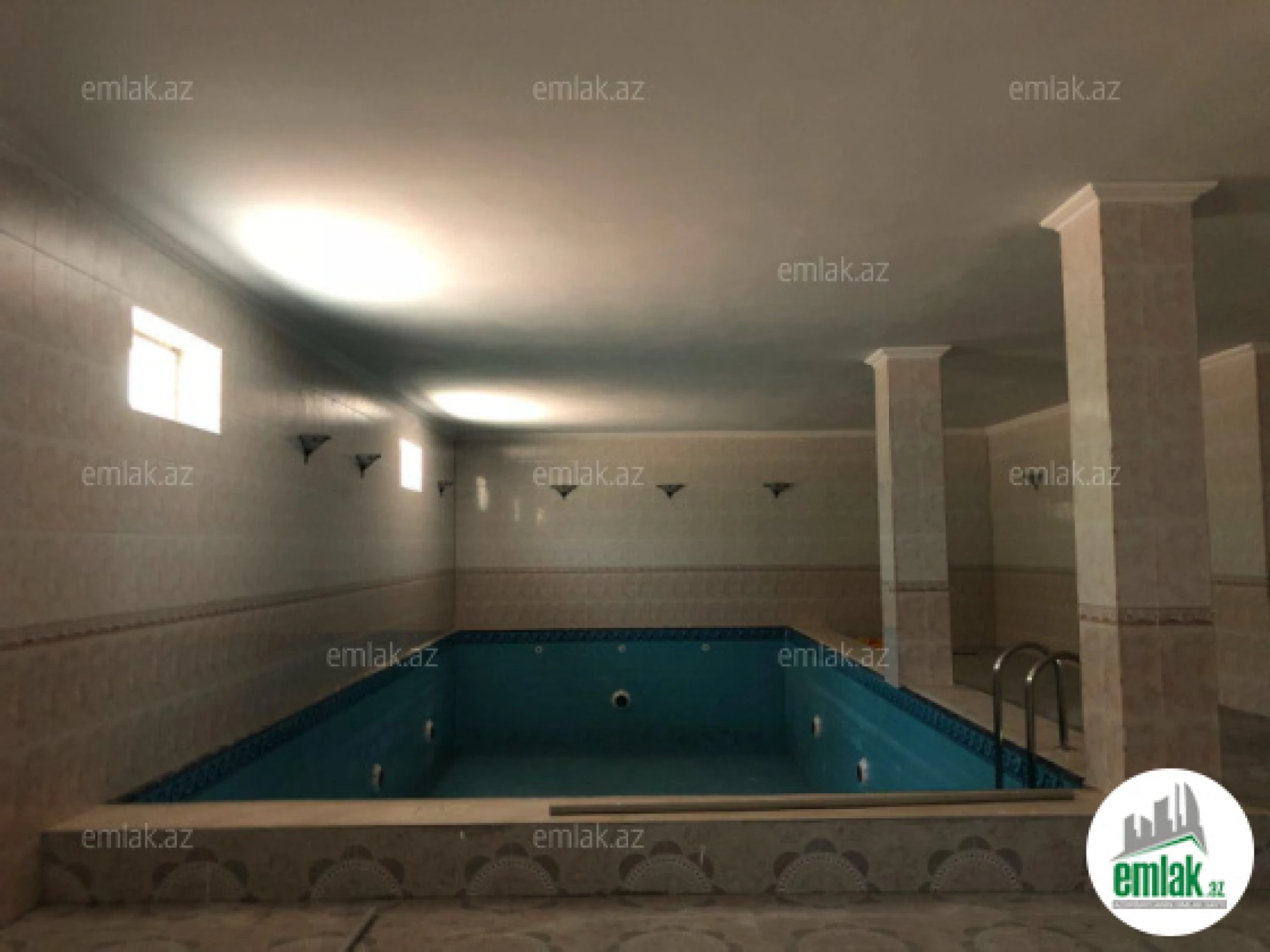 Satılır 10 otaqlı həyət evi 300 m²