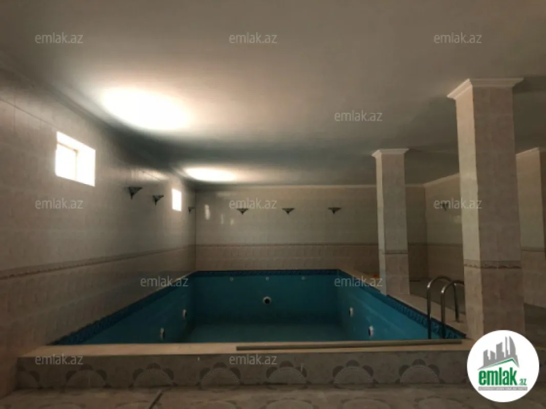 Satılır 10 otaqlı həyət evi 300 m²