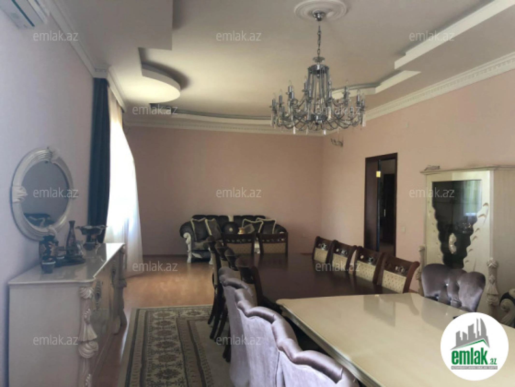 Satılır 10 otaqlı həyət evi 300 m²