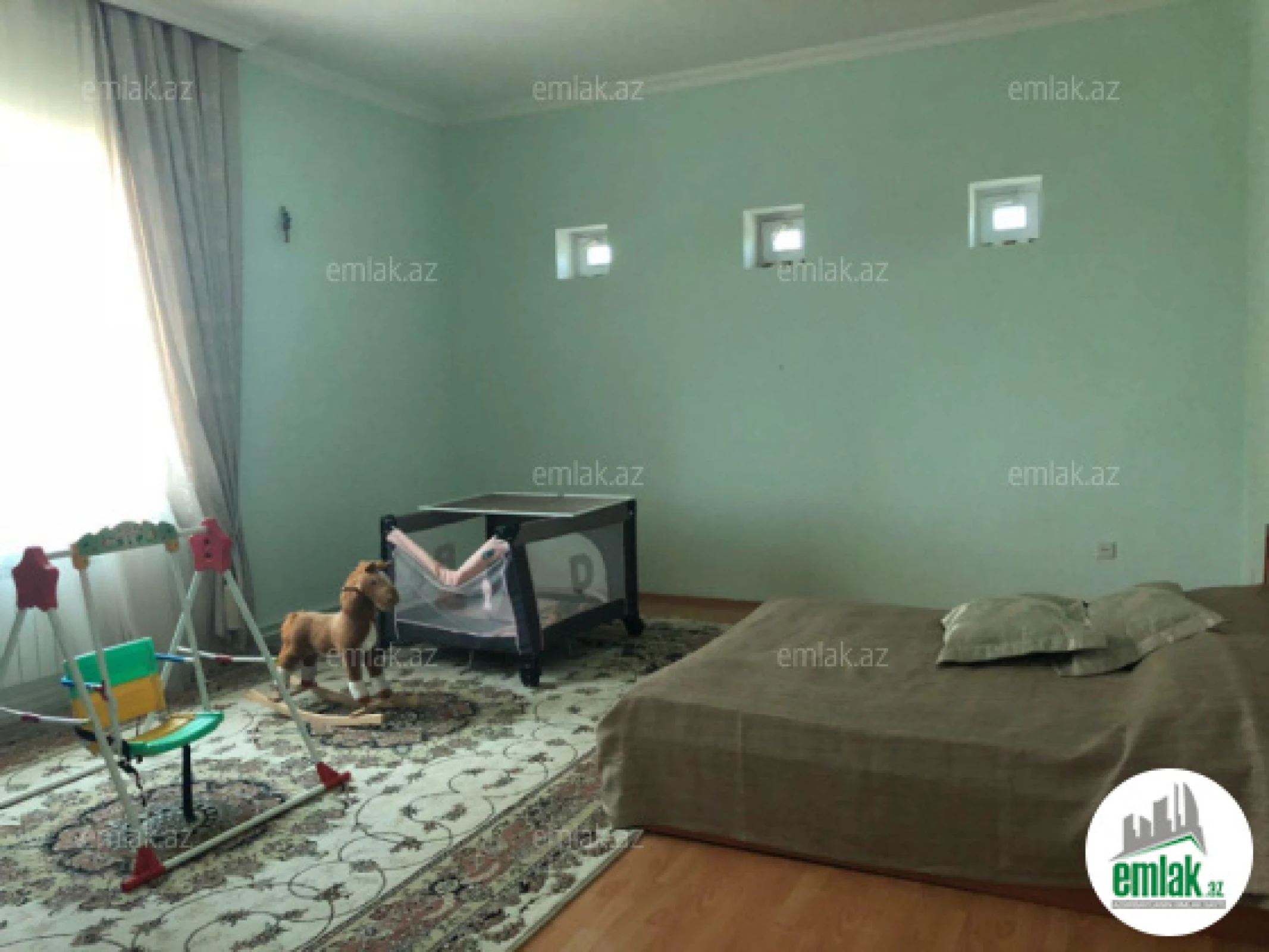 Satılır 10 otaqlı həyət evi 300 m²