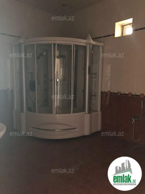 Satılır 10 otaqlı həyət evi 300 m²