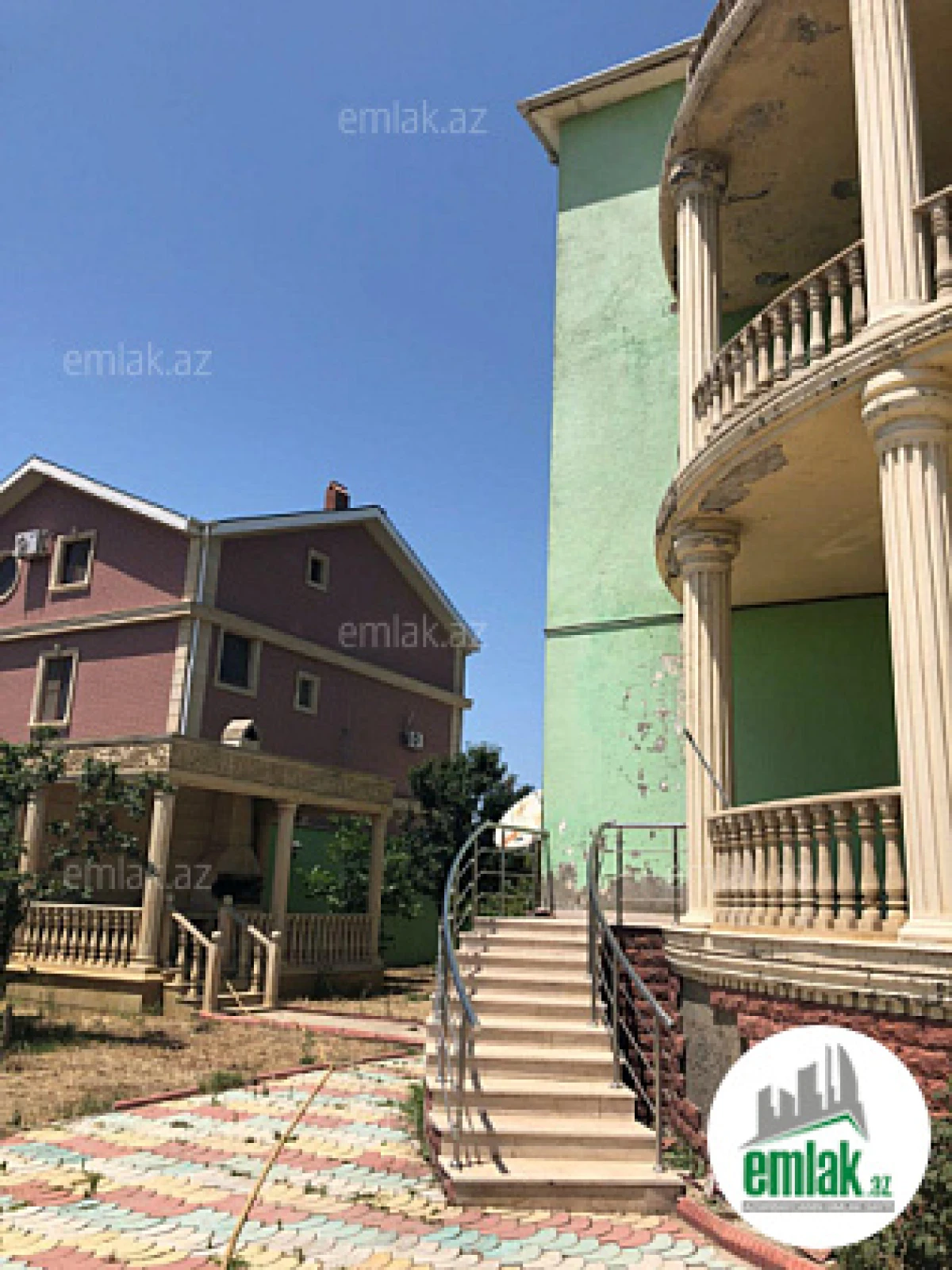 Satılır 10 otaqlı həyət evi 300 m²