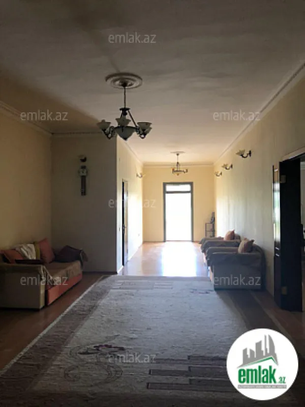Satılır 10 otaqlı həyət evi 300 m²