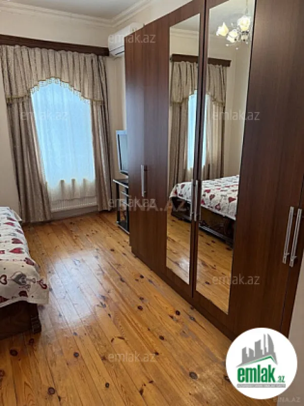 Satılır 8 otaqlı mənzil 400 m²