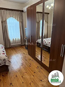 Satılır 8 otaqlı mənzil 400 m²